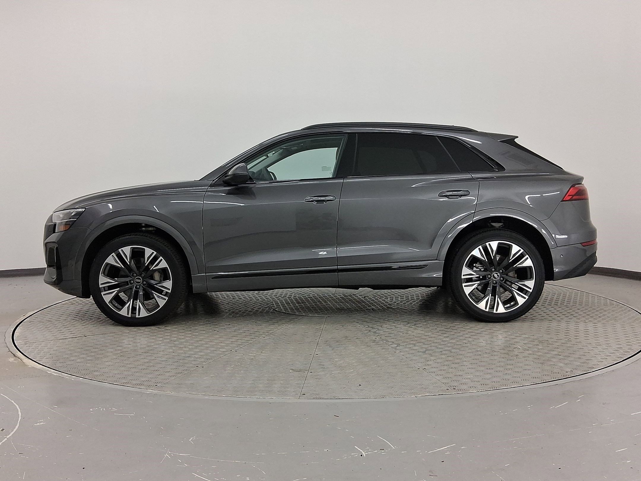 New 2025 Audi Q8 Premium image 2