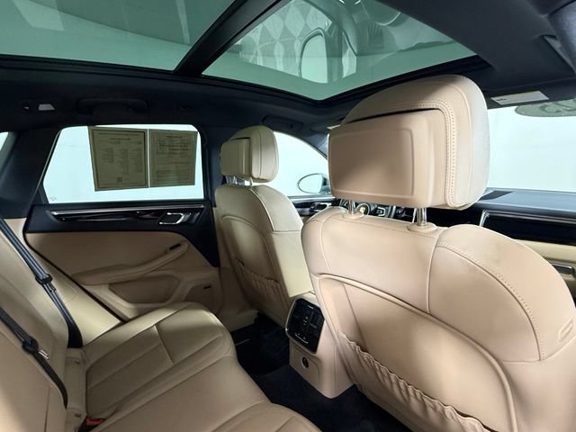 Used 2025 Porsche Macan AWD/4WD image 29