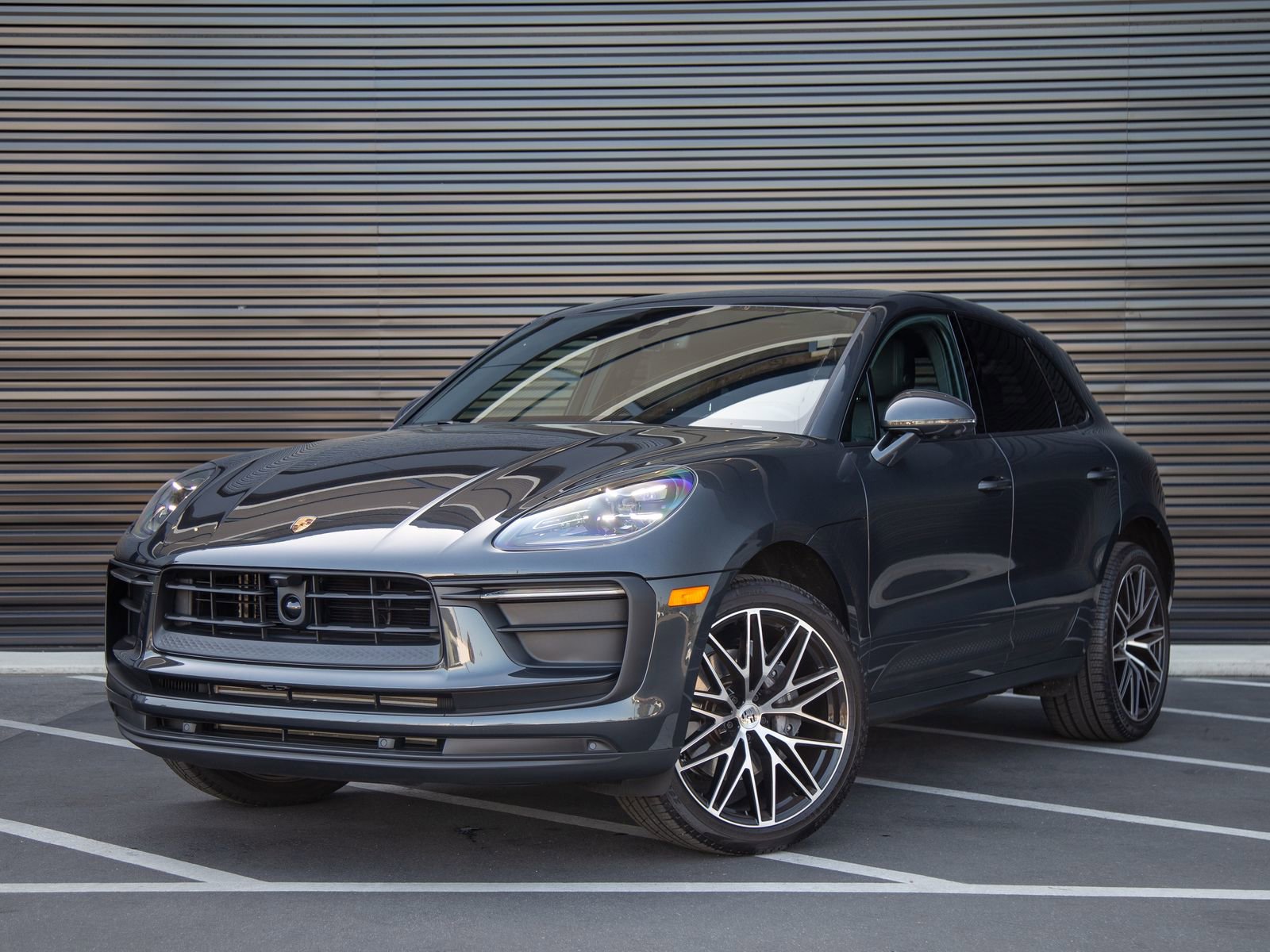 Certified 2024 Porsche Macan AWD/4WD image 1
