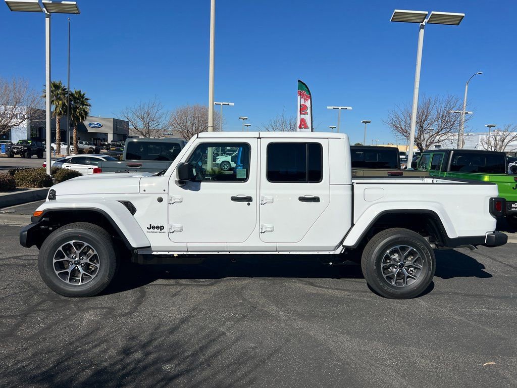 New 2026 Jeep Gladiator Sport AWD/4WD image 3