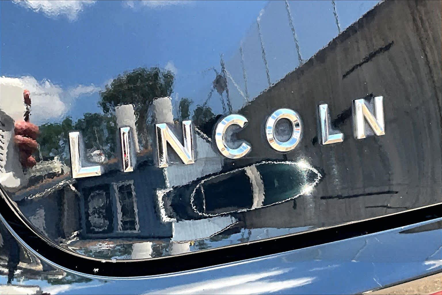 Used 2018 Lincoln MKT AWD image 33