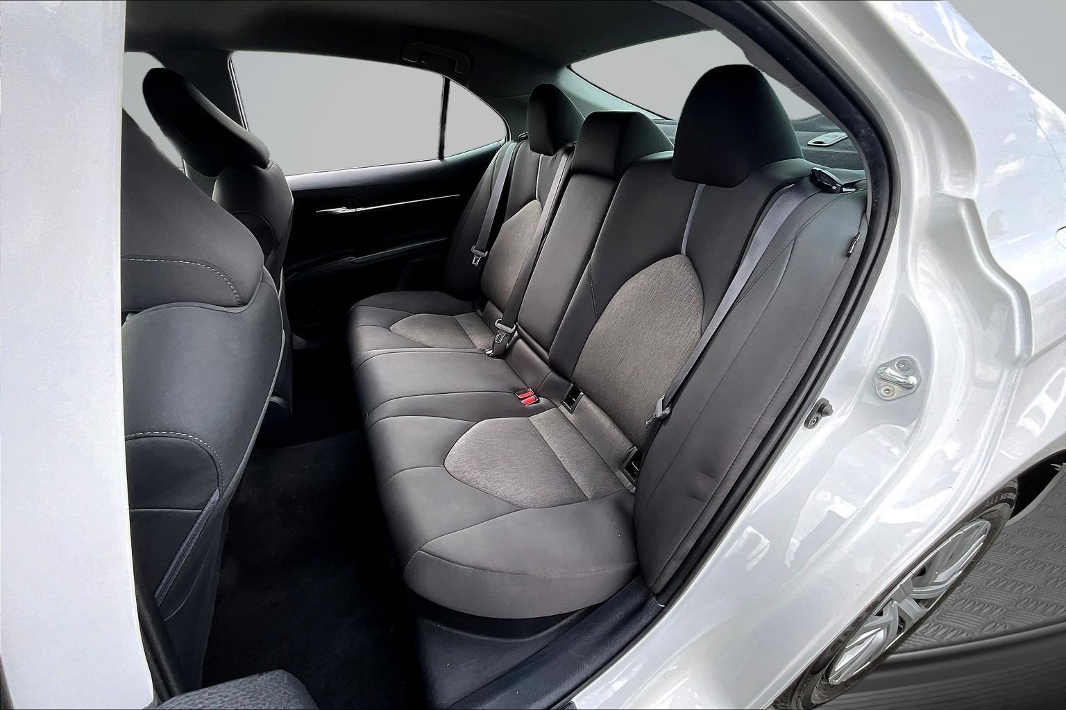 Used 2022 Toyota Camry LE FWD image 19