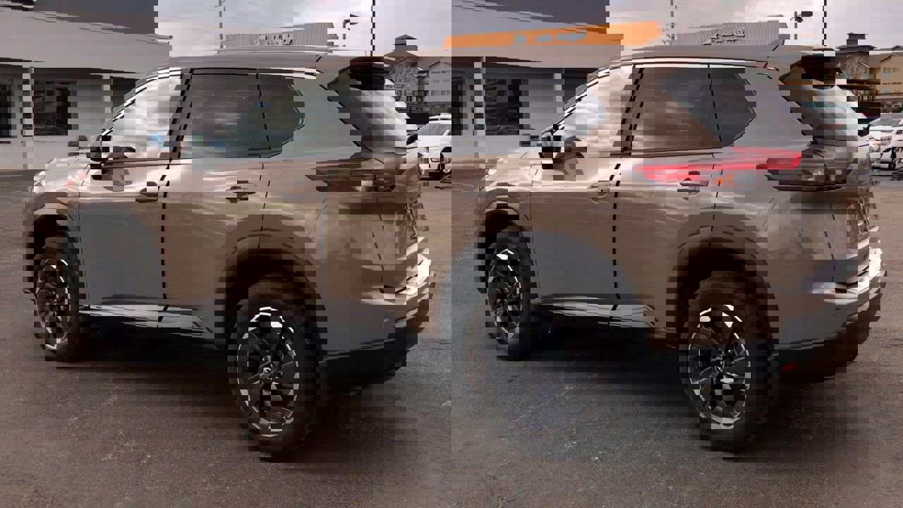 Used 2025 Nissan Rogue SV image 5