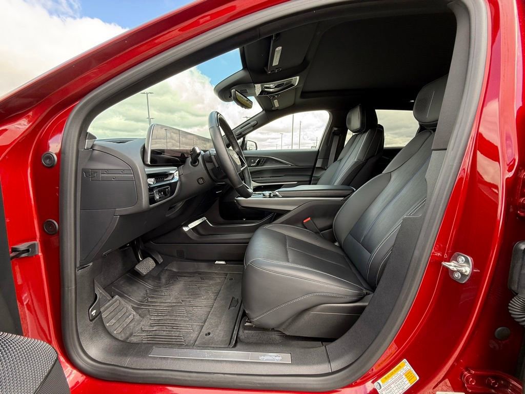 Used 2024 Cadillac Lyriq Luxury w/ LPO, Floor Liner Package AWD/4WD image 30