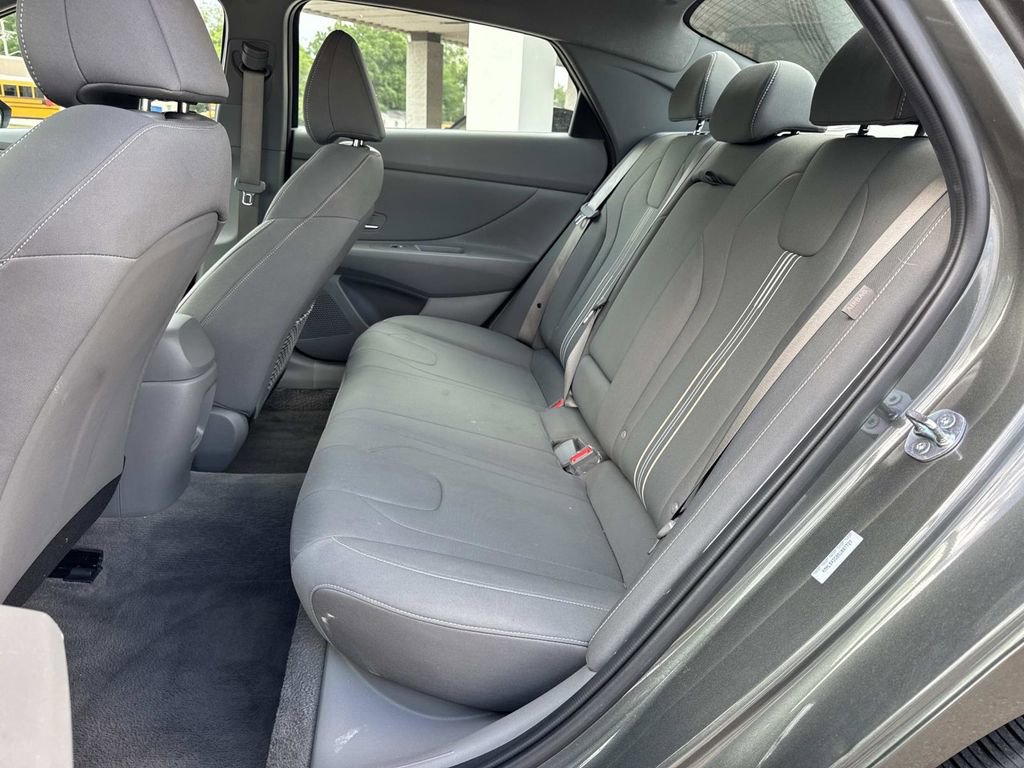 Used 2025 Hyundai Elantra SEL image 28