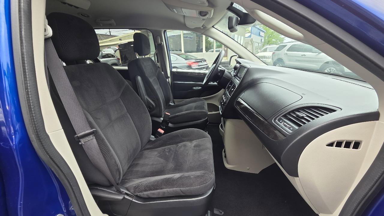 Used 2018 Dodge Grand Caravan SE w/ UConnect Hands-Free Group FWD image 15