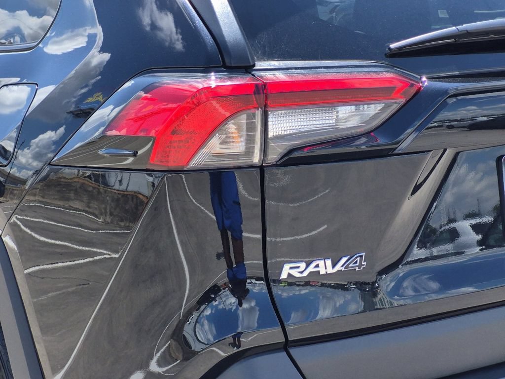 Used 2025 Toyota RAV4 LE AWD/4WD image 28
