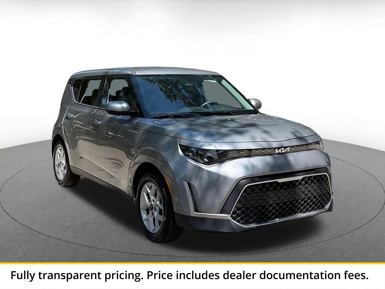 Used 2025 Kia Soul LX w/ LX Technology Package FWD image 1