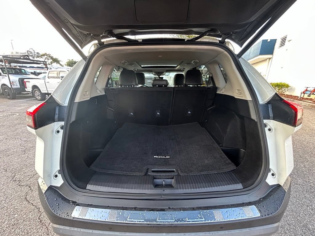 Used 2022 Nissan Rogue SV w/ SV Premium Package FWD image 32