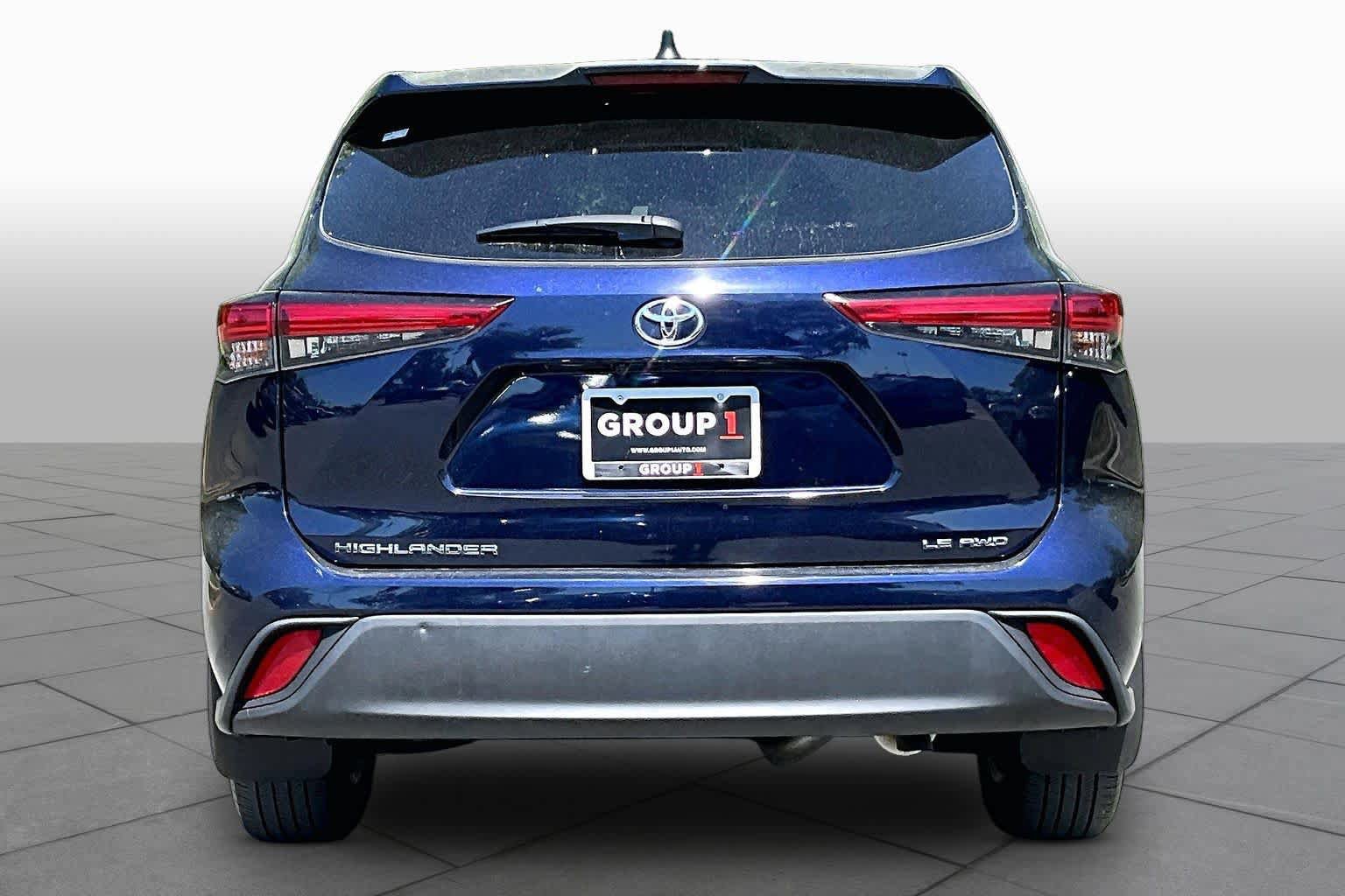 Used 2022 Toyota Highlander LE AWD/4WD image 5