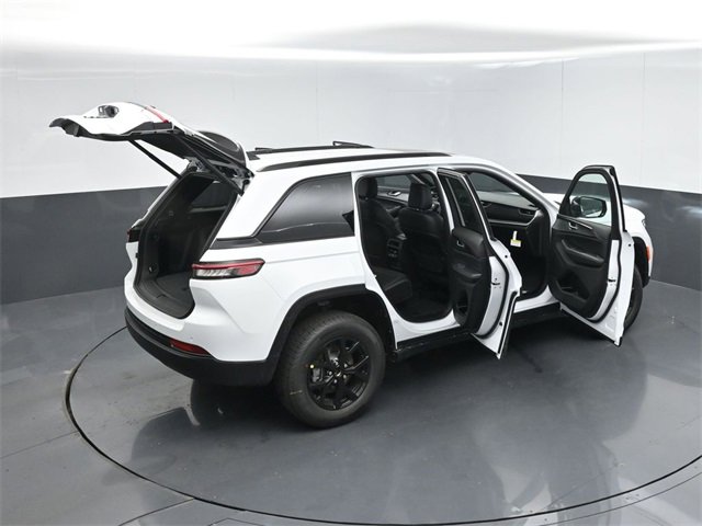 New 2025 Jeep Grand Cherokee Altitude image 52