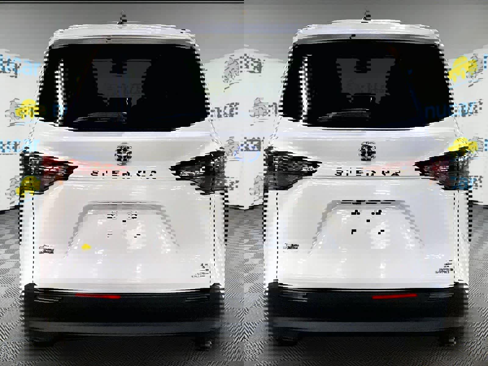 Used 2024 Toyota Sienna LE image 5