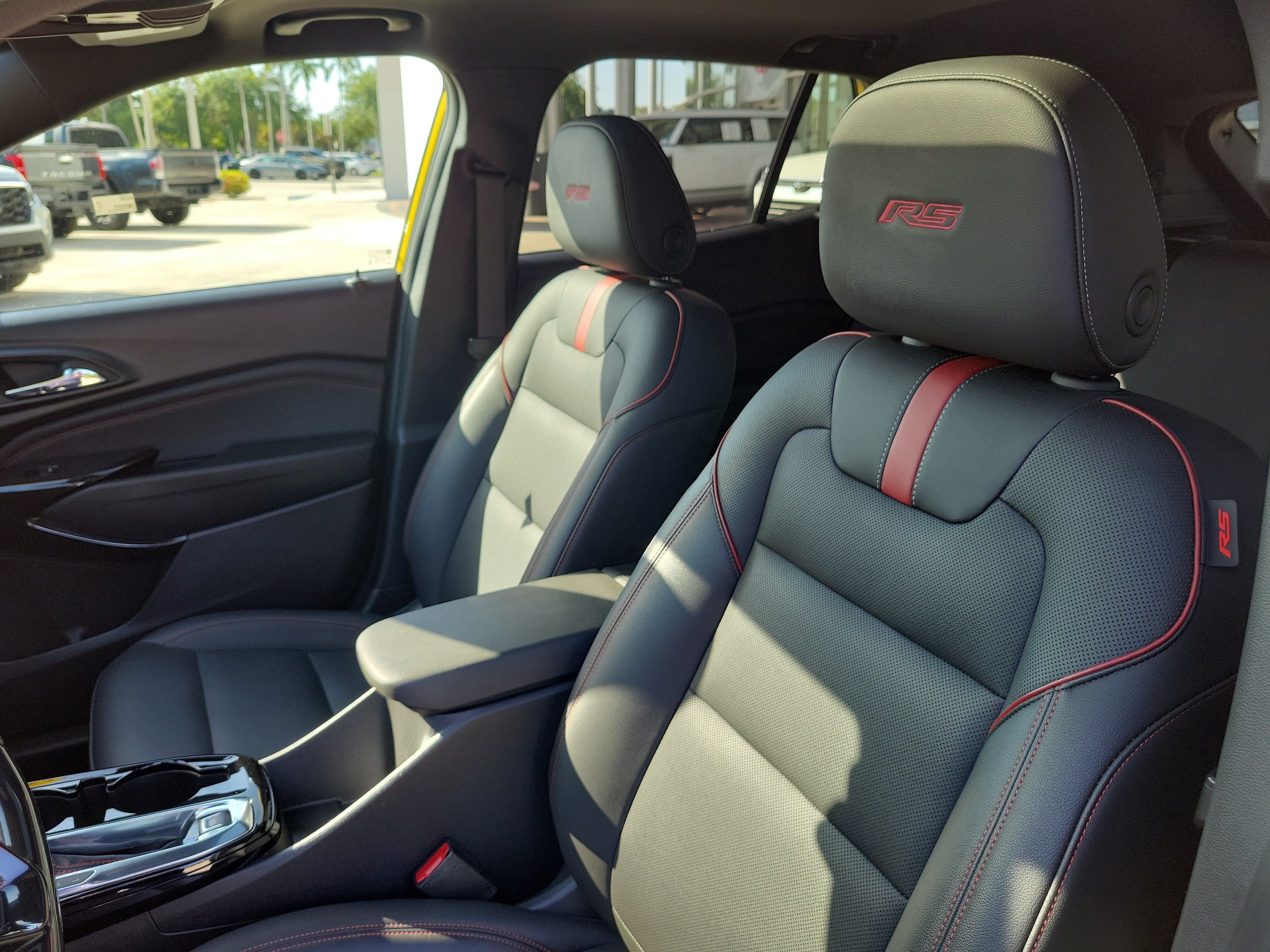 Used 2024 Chevrolet Trax RS w/ Sunroof Package FWD image 21