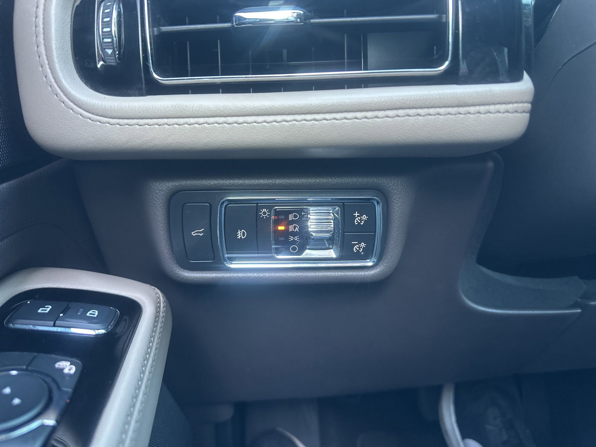 Used 2020 Lincoln Aviator Reserve w/ Equipment Group 201A image 34