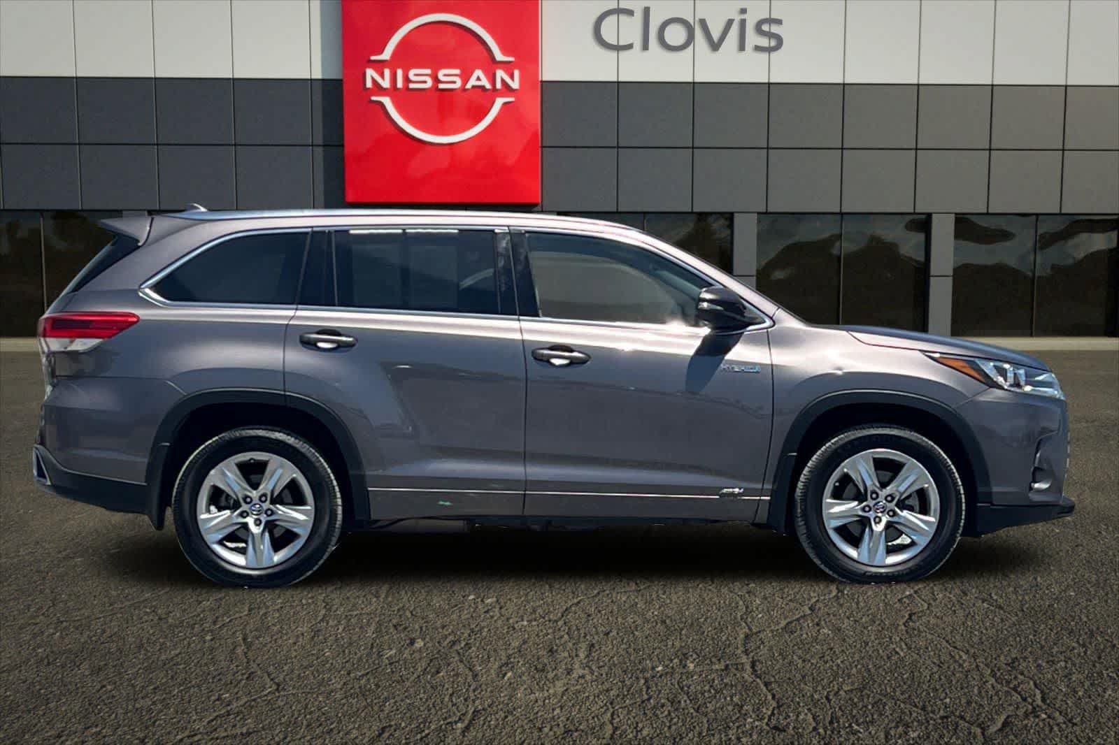 Used 2017 Toyota Highlander Limited w/ Carpet Mat Package AWD/4WD image 9