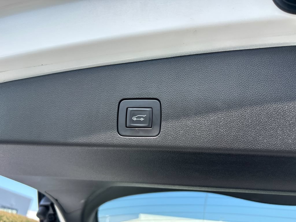 Used 2023 Buick Encore GX Essence w/ Experience Buick Package FWD image 35
