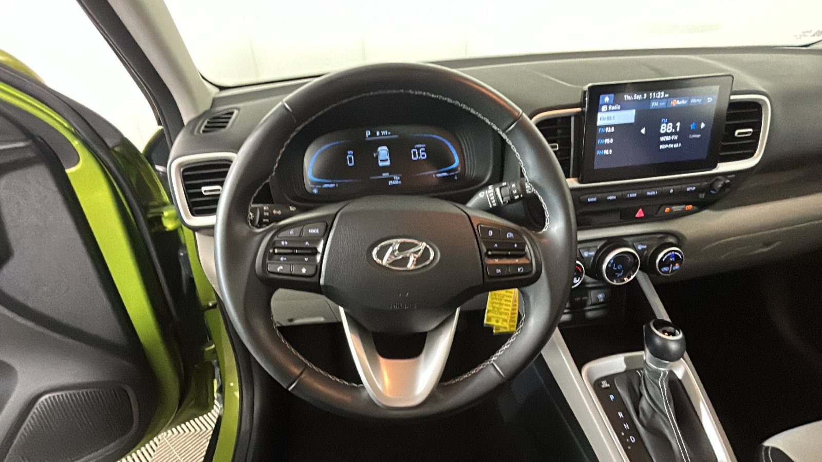 Certified 2023 Hyundai Venue SEL FWD image 18