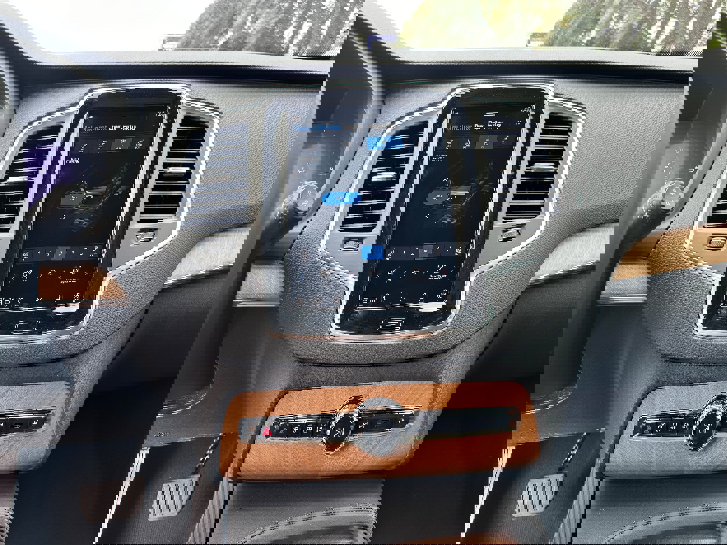 New 2025 Volvo XC90 T8 Core w/ Protection Package Premier image 11