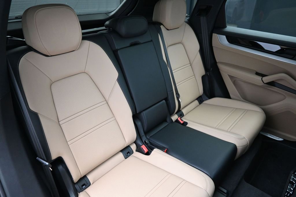 Certified 2026 Porsche Cayenne AWD/4WD image 25