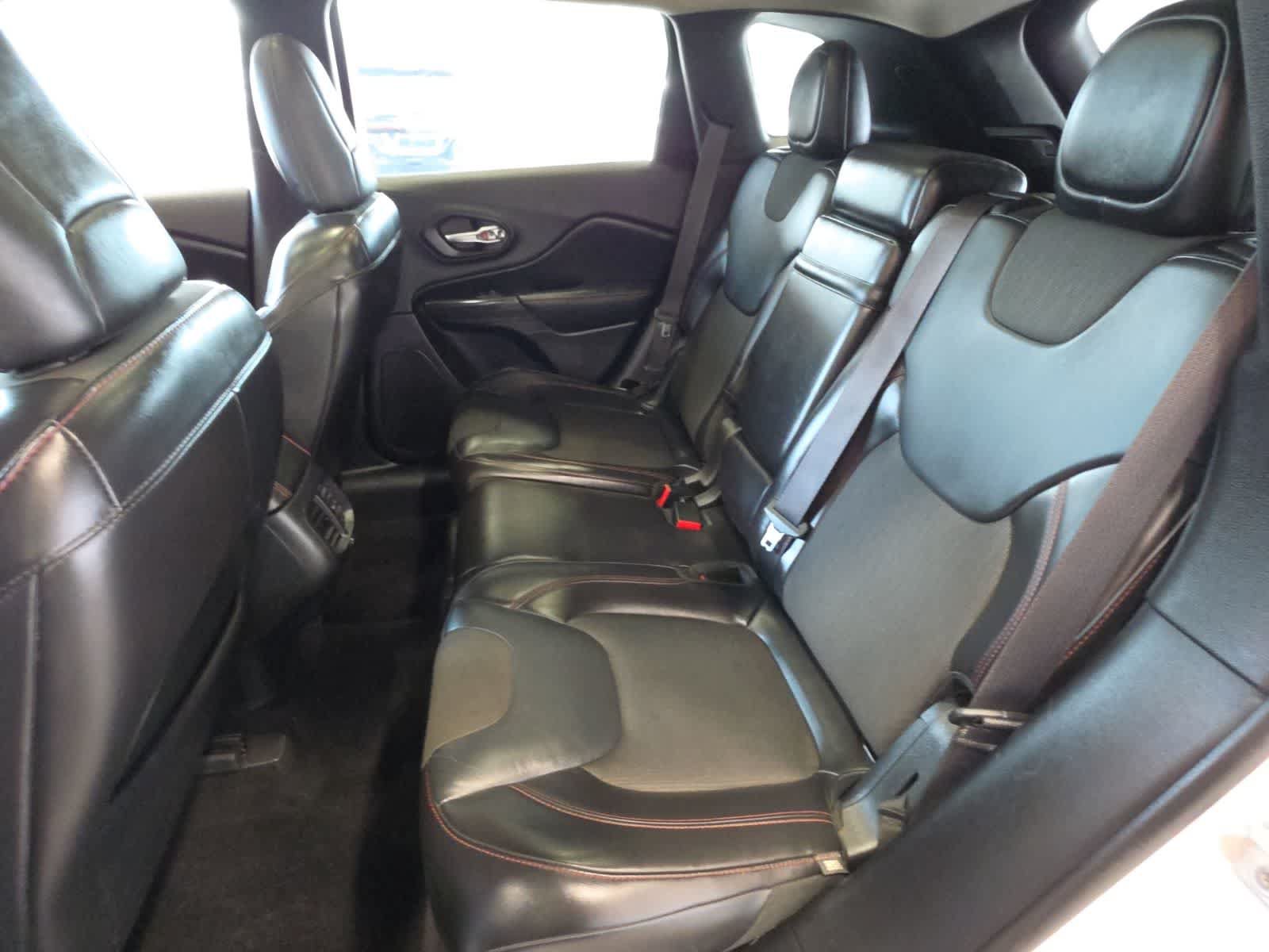 Used 2016 Jeep Cherokee Trailhawk w/ Cold Weather Group AWD/4WD image 27