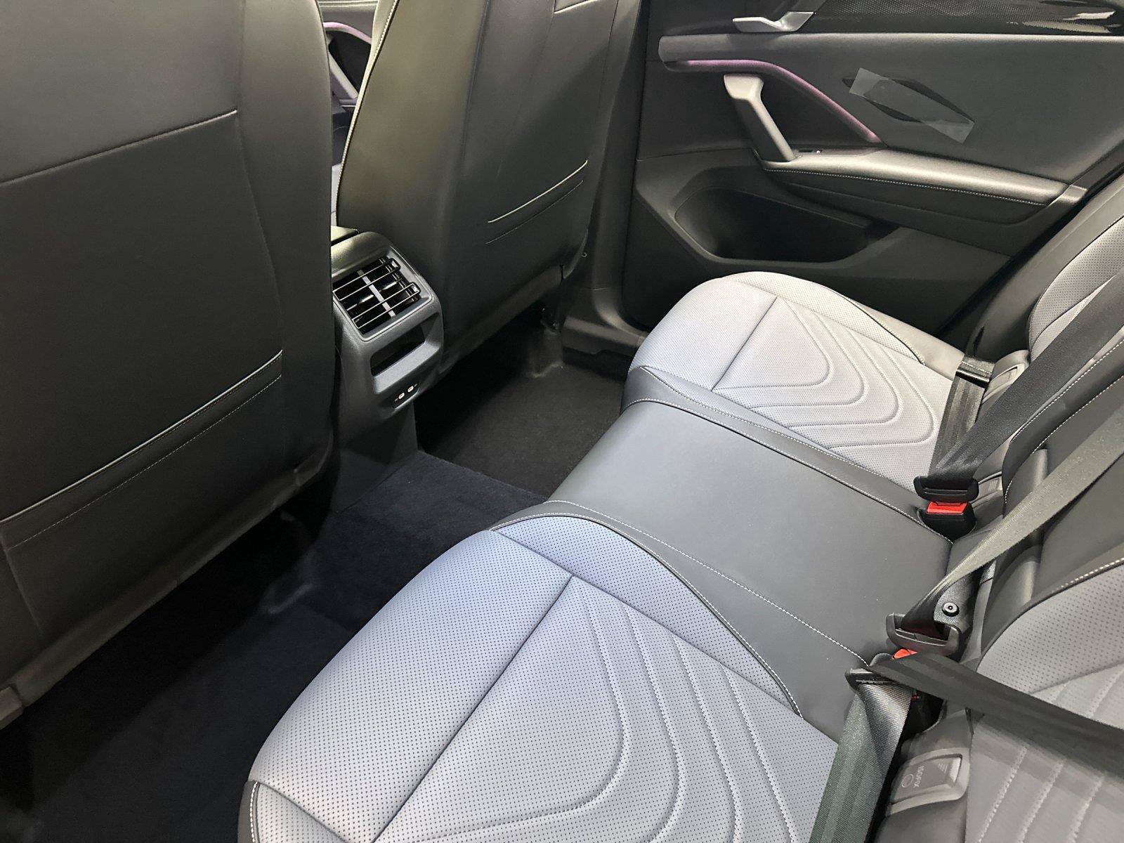 New 2026 Volkswagen Tiguan SE R-Line AWD/4WD image 11