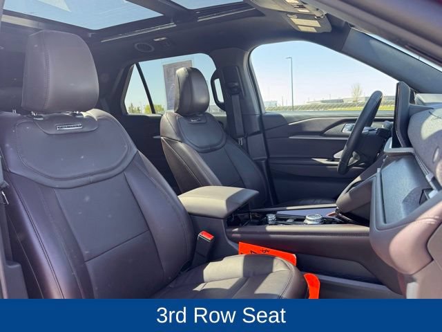 Used 2025 Ford Explorer Platinum AWD/4WD image 19