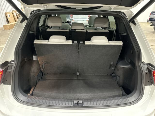 Used 2018 Volkswagen Tiguan SEL Premium w/ R-Line Package AWD/4WD image 25