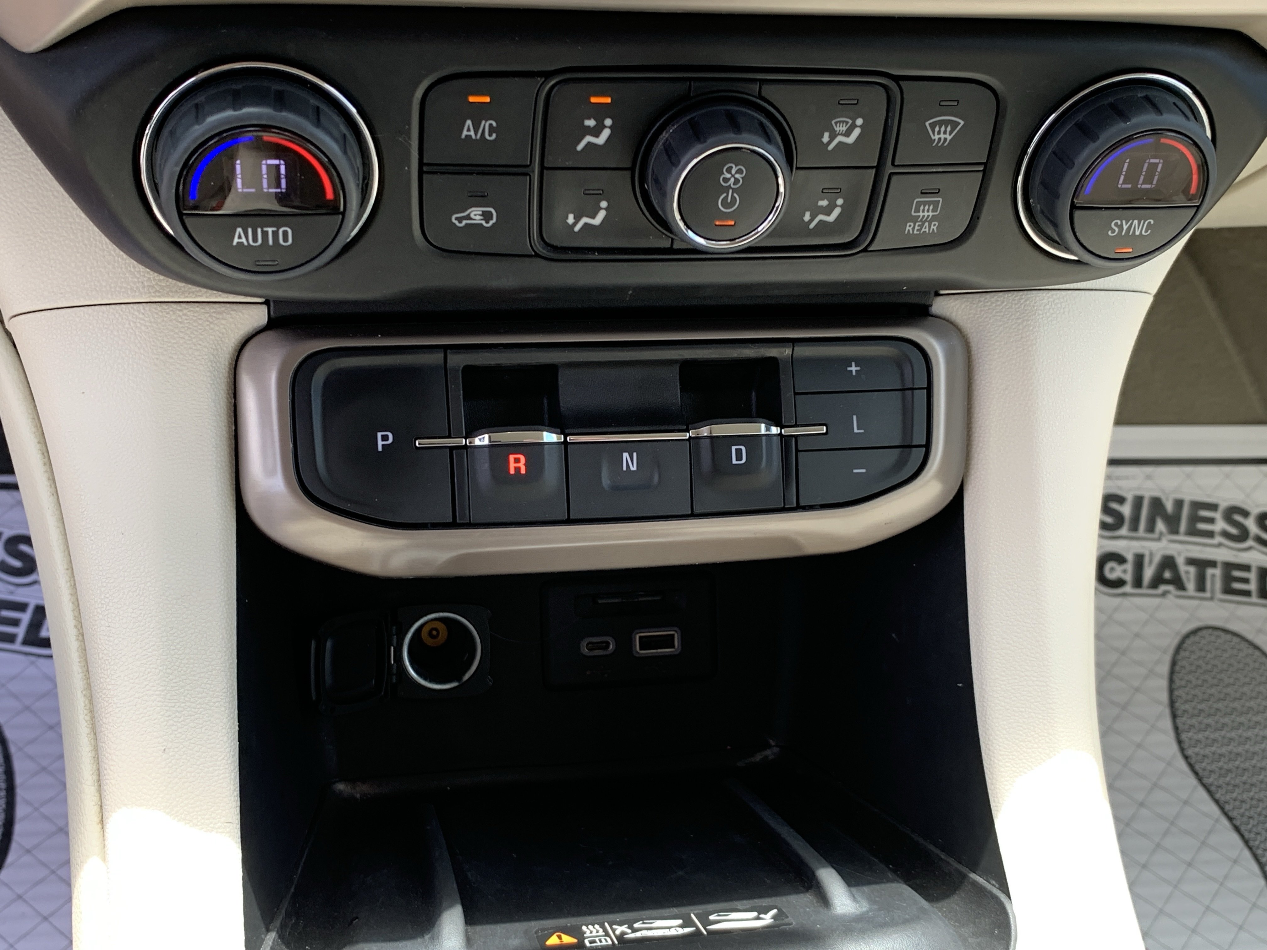 Used 2023 GMC Acadia Denali AWD/4WD image 33