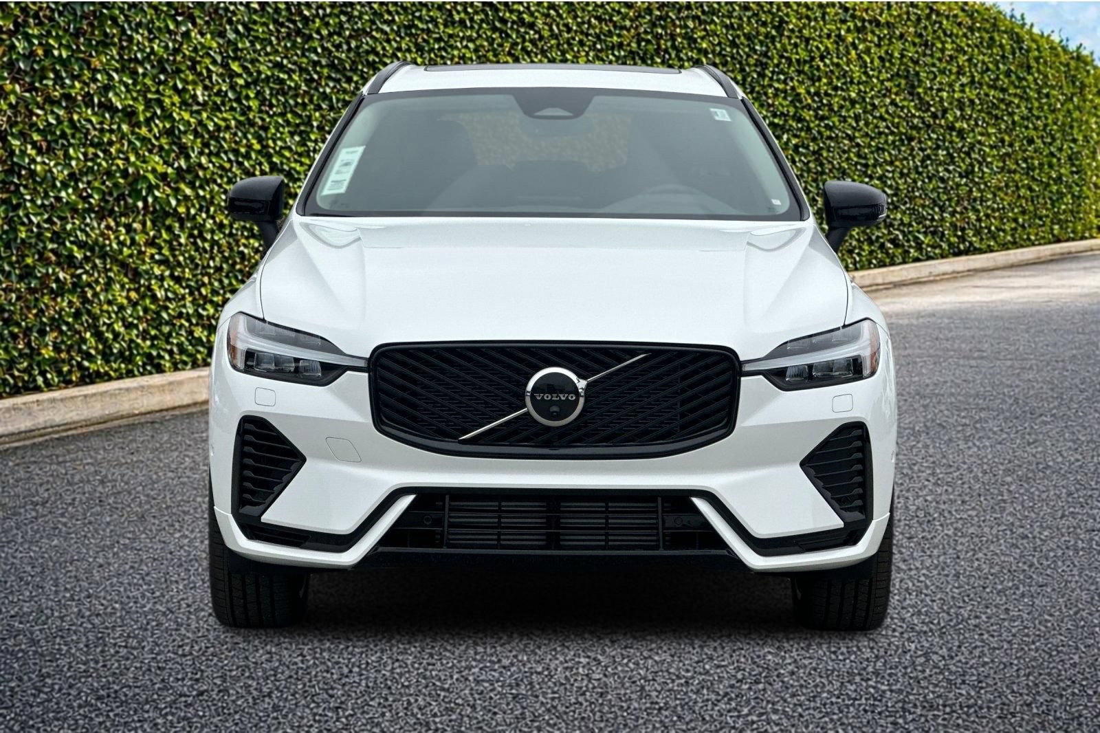 New 2026 Volvo XC60 T8 Plus w/ Climate Package PRO AWD/4WD image 9