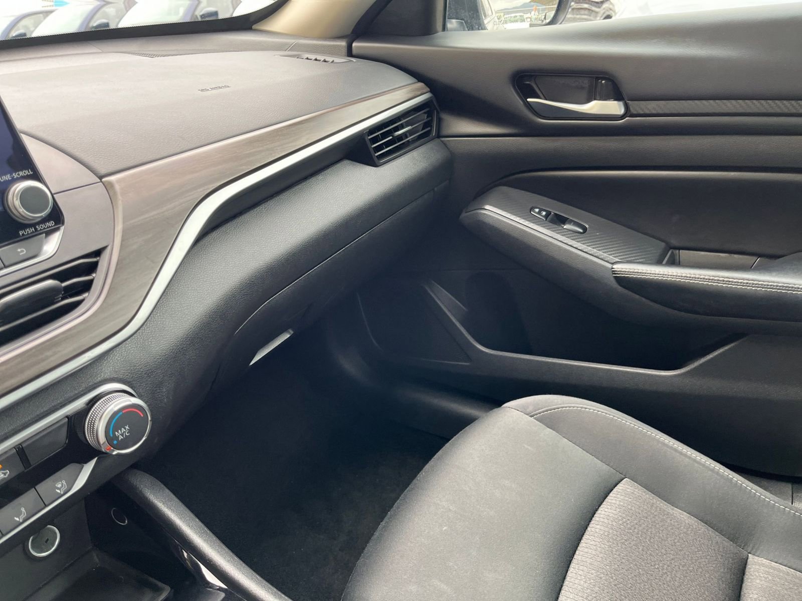 Used 2024 Nissan Altima 2.5 SV image 36