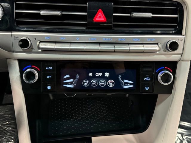 Used 2025 Genesis G70 2.5T image 29