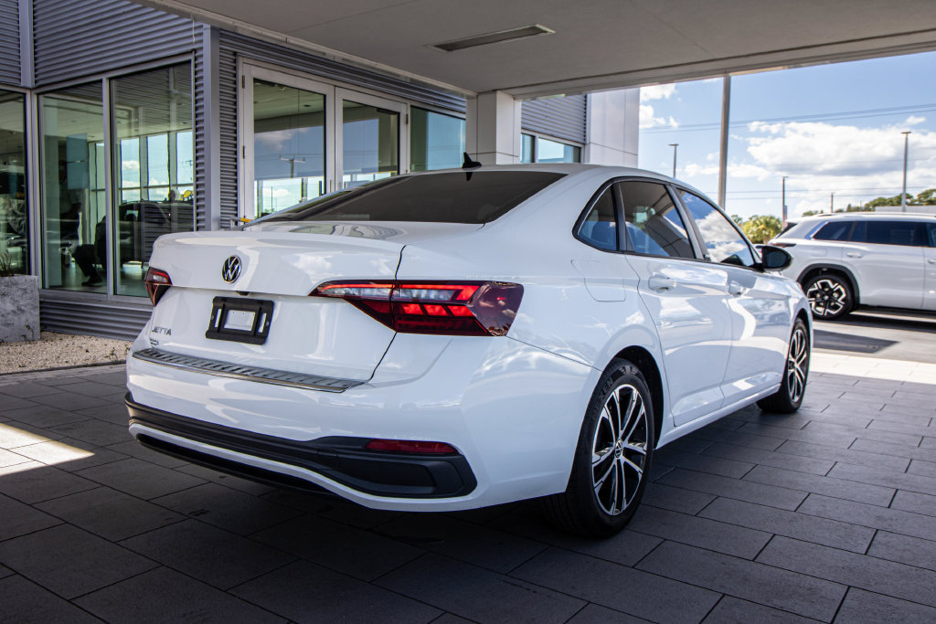 Used 2023 Volkswagen Jetta Sport FWD image 2