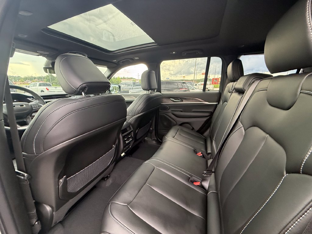 New 2026 Jeep Grand Cherokee Limited w/ Limited Altitude Package AWD/4WD image 22