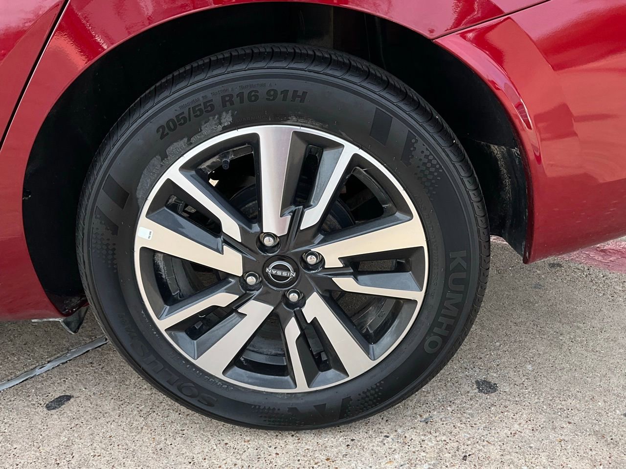 Used 2025 Nissan Versa SV image 9
