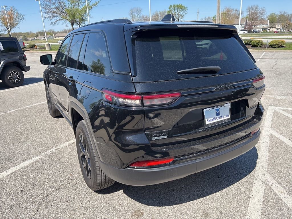 Used 2025 Jeep Grand Cherokee Altitude image 16