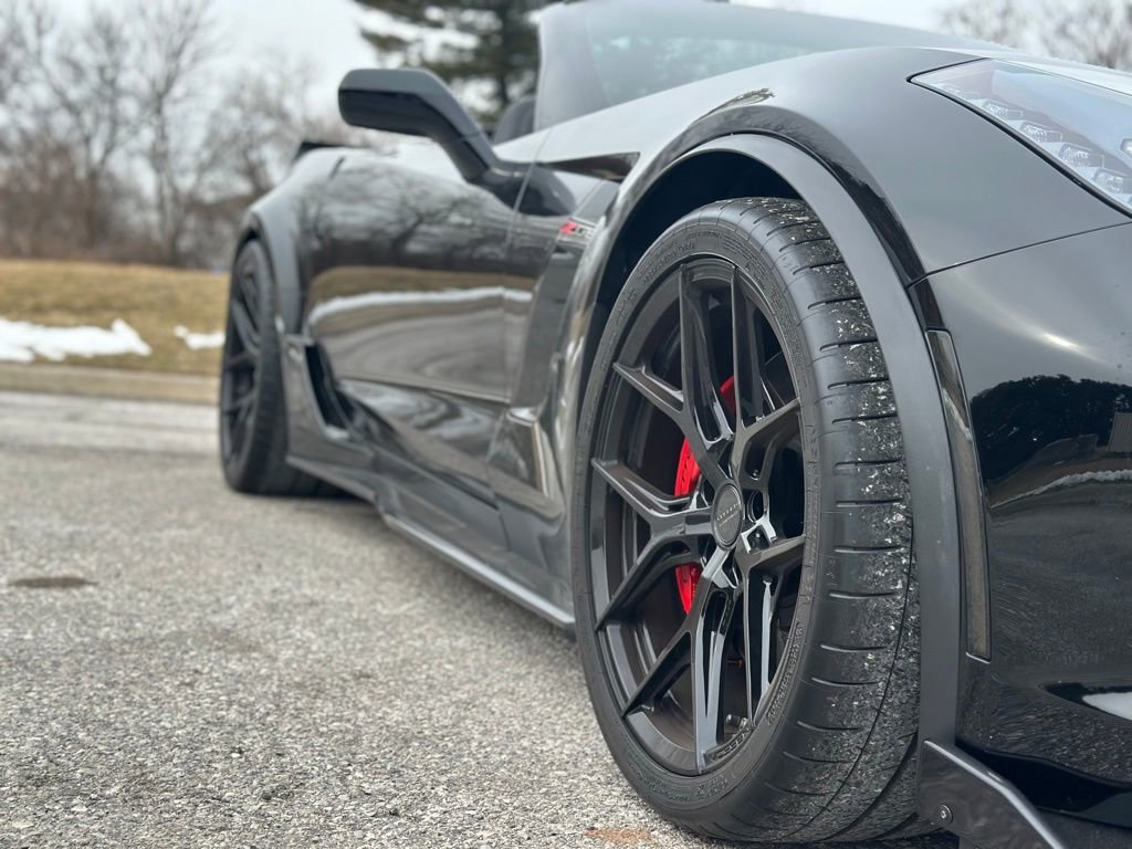 Used 2015 Chevrolet Corvette Z06 w/ 3LZ Preferred Equipment Group image 9