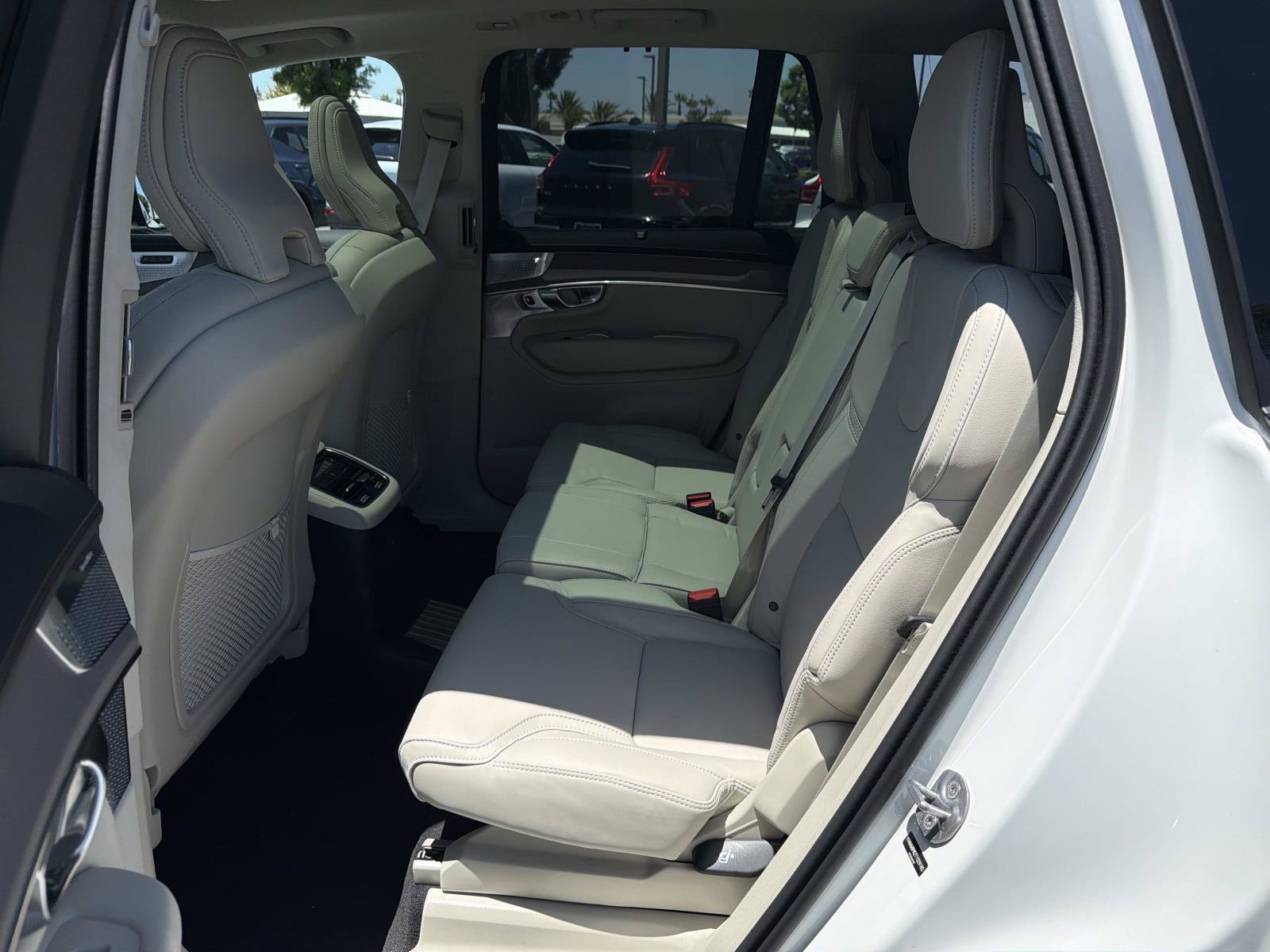 New 2026 Volvo XC90 T8 Ultra w/ Lounge Package AWD/4WD image 17