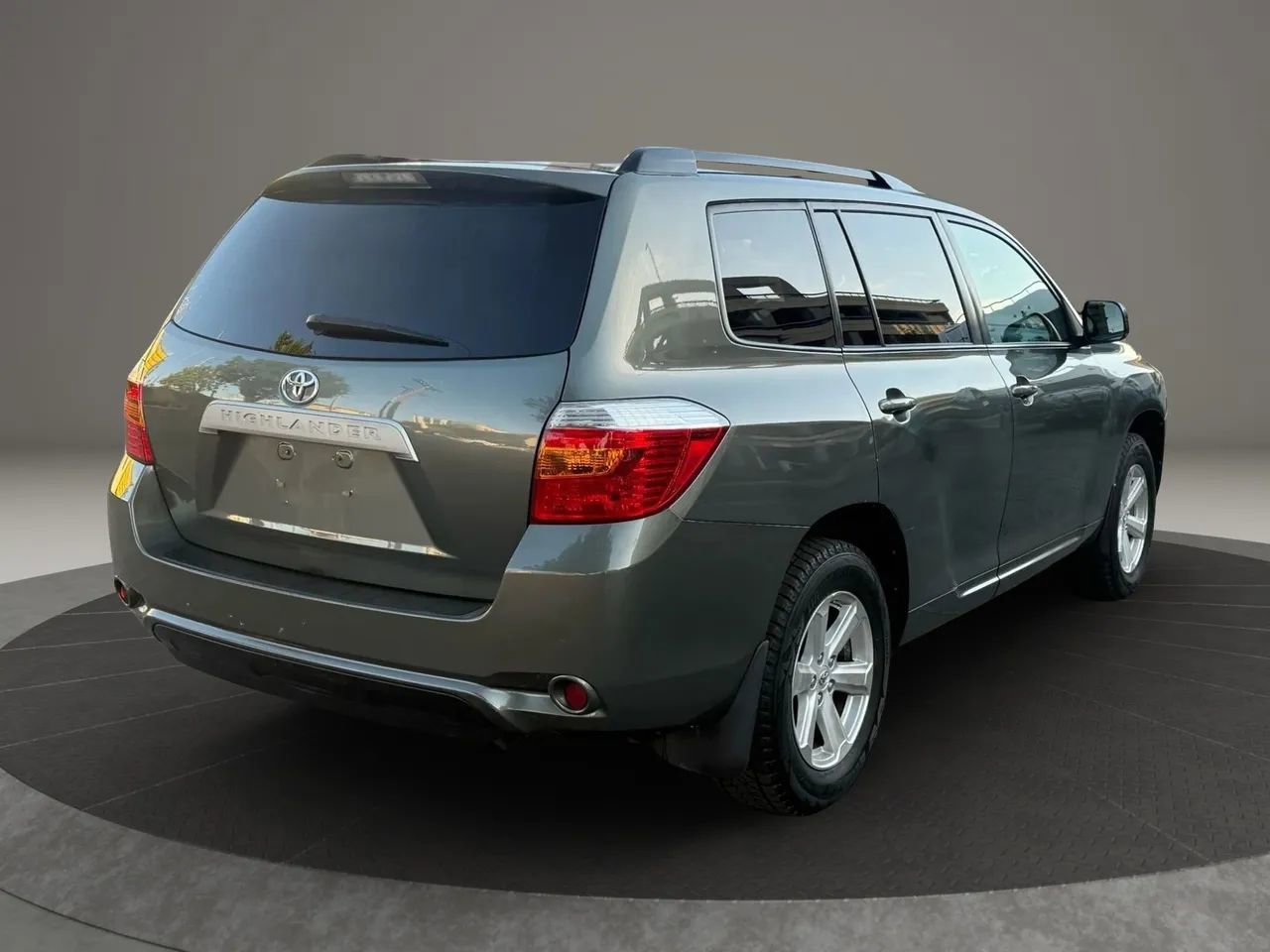 Used 2010 Toyota Highlander 2WD image 3