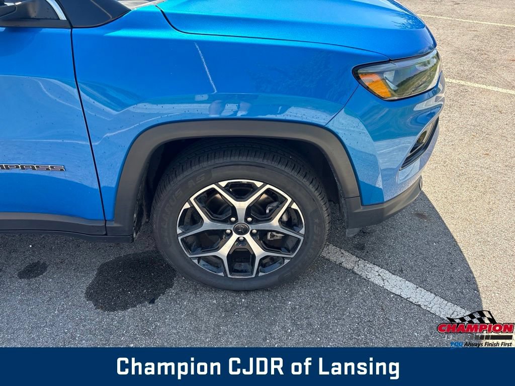 Used 2025 Jeep Compass Limited AWD/4WD image 34