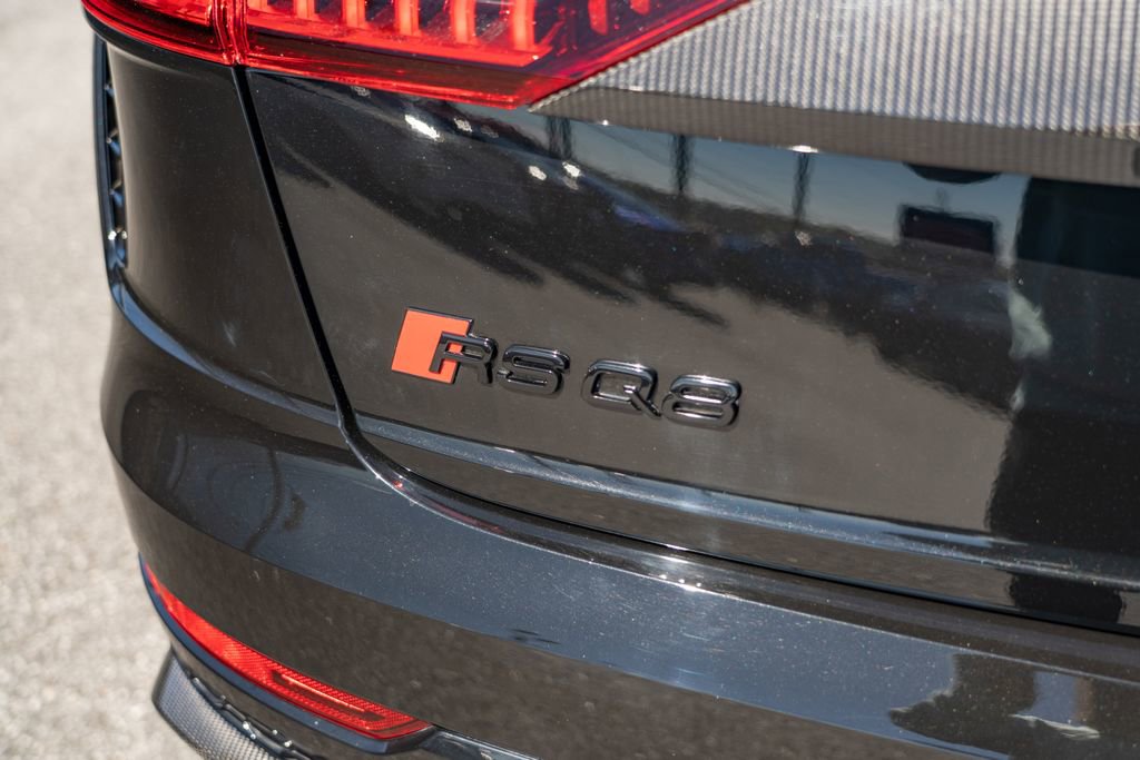 Used 2022 Audi RS Q8 w/ Carbon Optic Package image 7