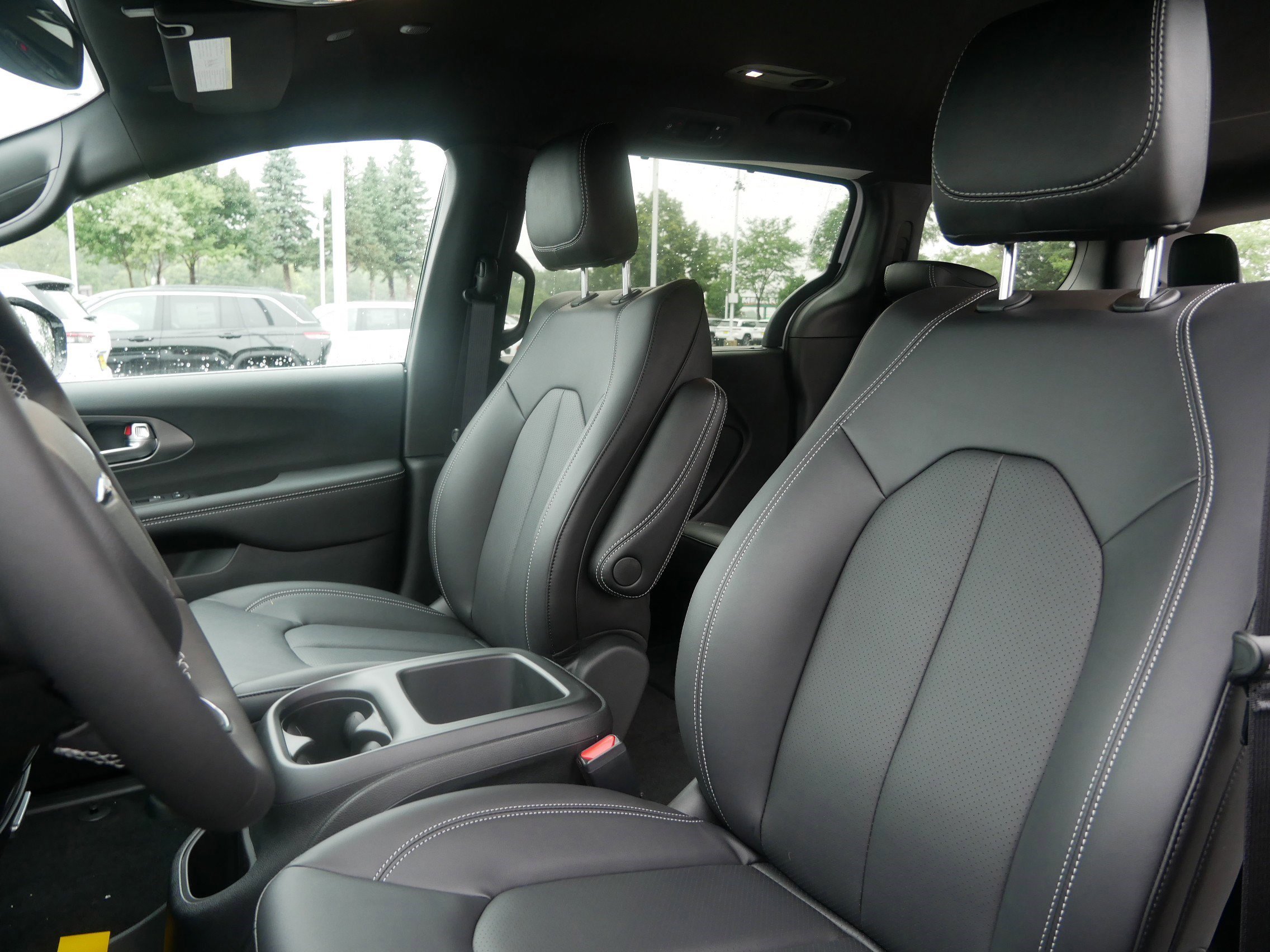 New 2026 Chrysler Pacifica Select image 9