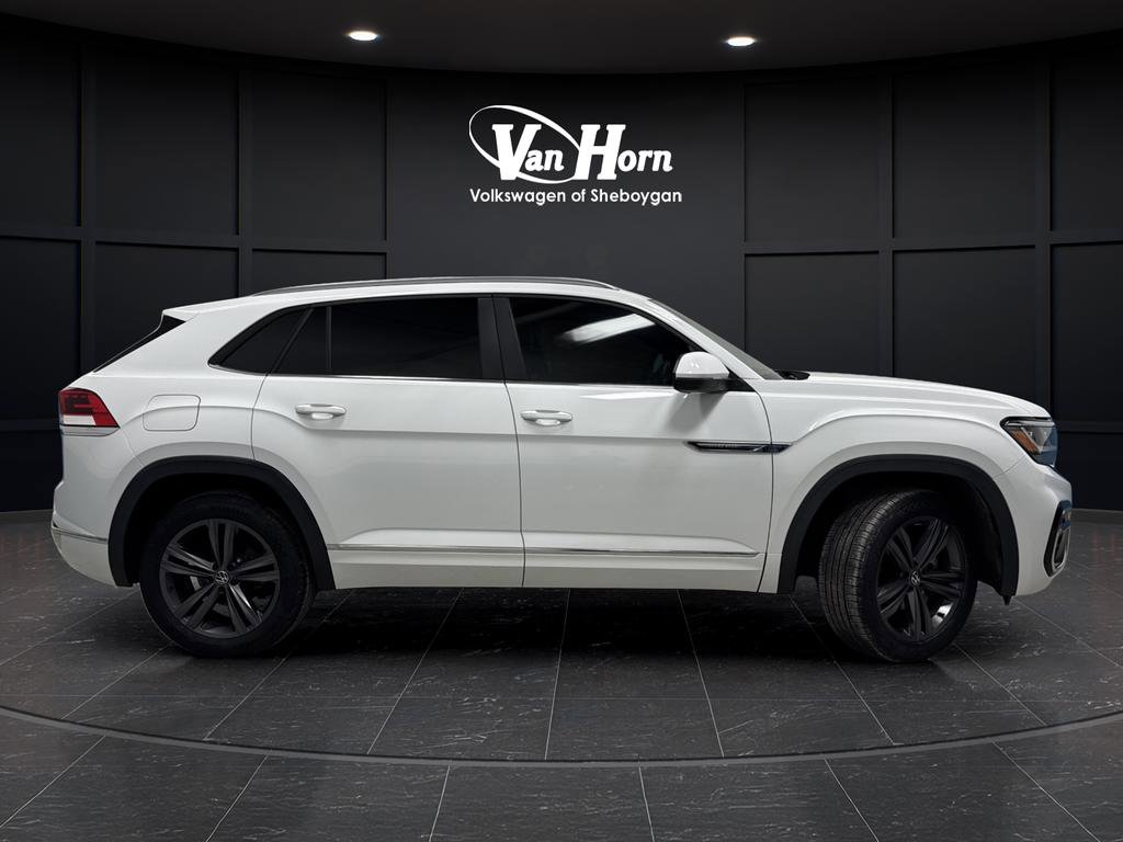 Used 2021 Volkswagen Atlas Cross Sport SE w/ Panoramic Sunroof Package image 2