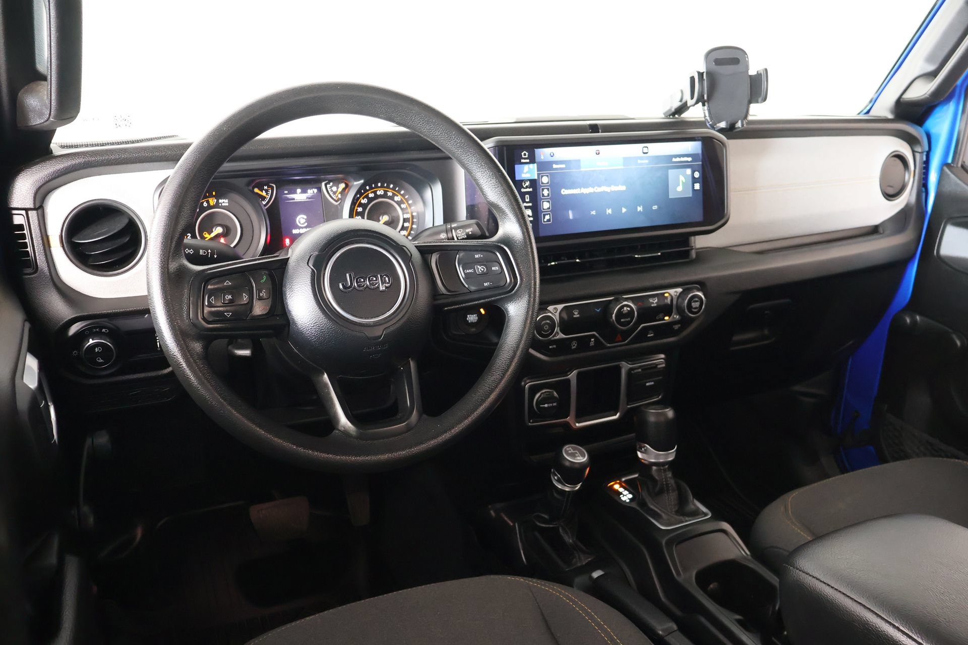 Used 2024 Jeep Gladiator Sport AWD/4WD image 2