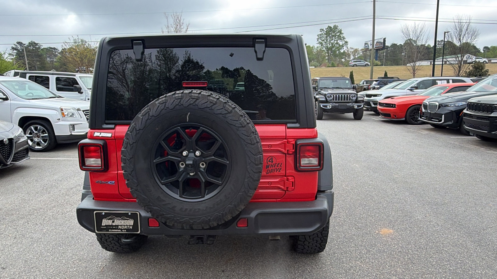 Used 2025 Jeep Wrangler Willys AWD/4WD image 9