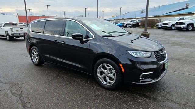 Used 2024 Chrysler Pacifica Limited FWD image 2