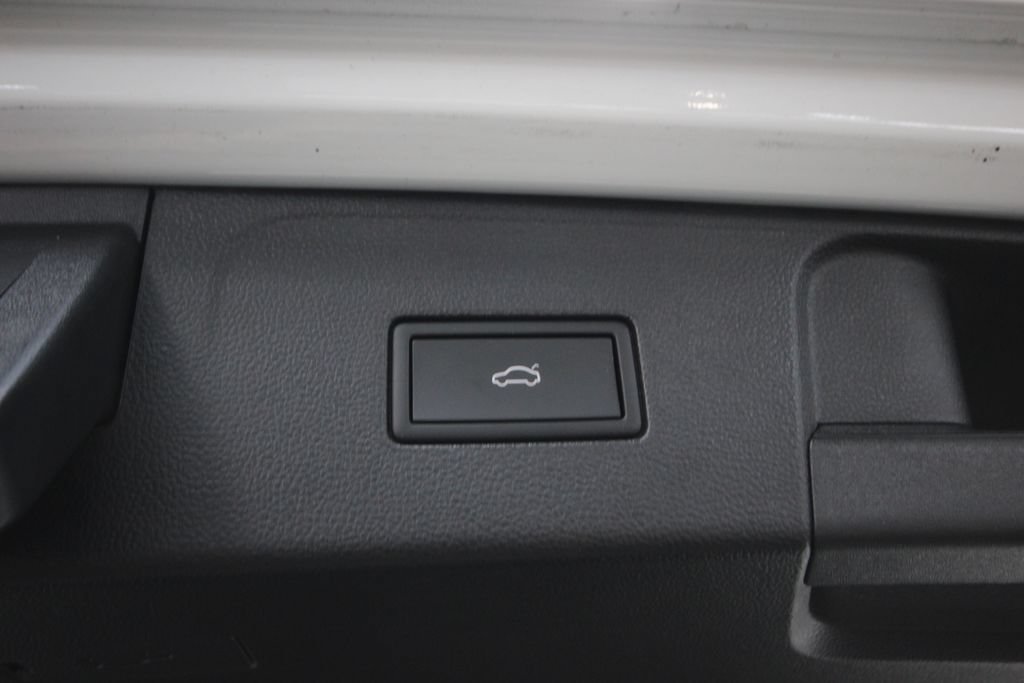 Used 2025 Volkswagen Atlas SE AWD/4WD image 7