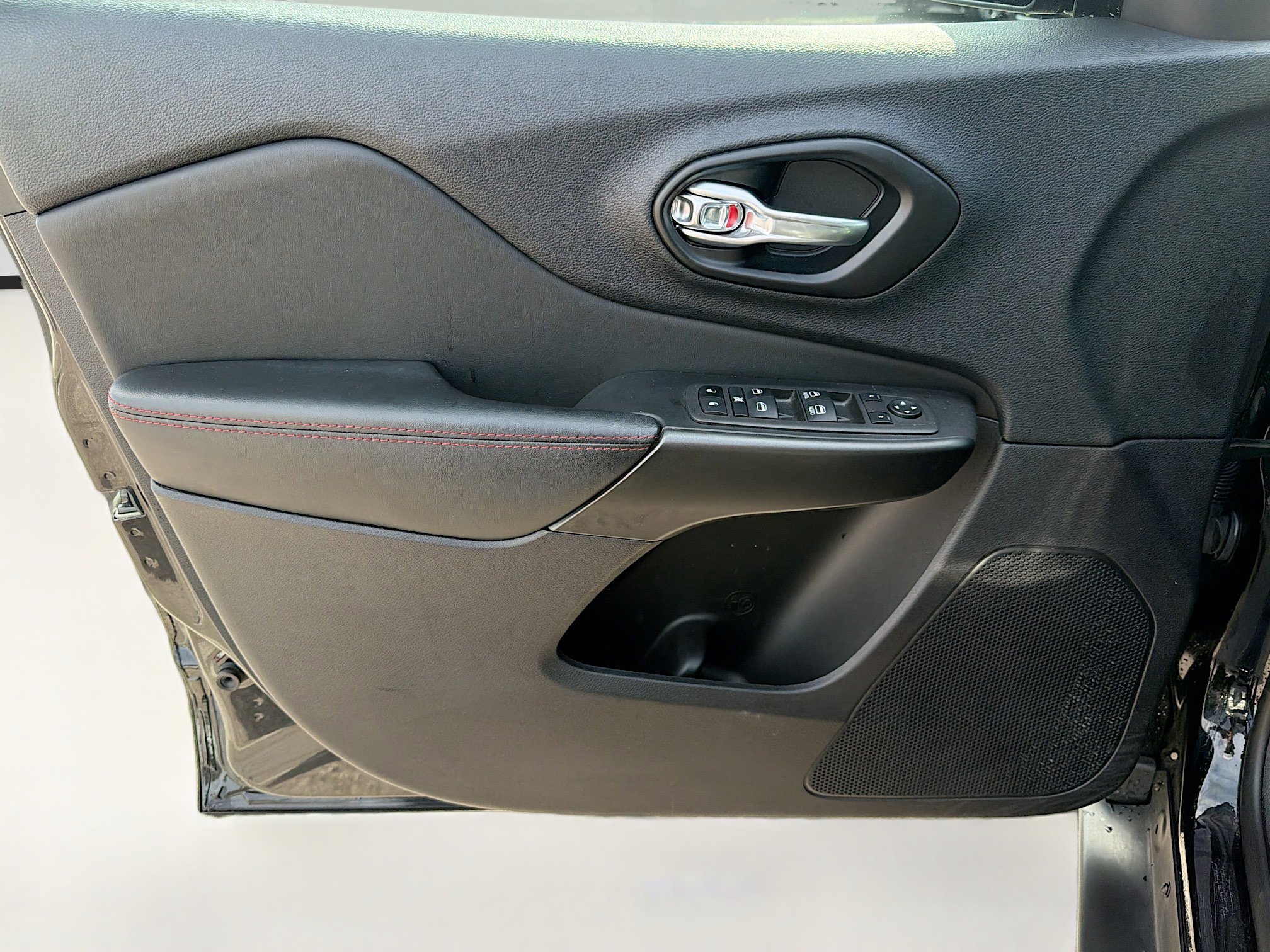 Used 2022 Jeep Cherokee Trailhawk w/ Sound & Nav Group image 21