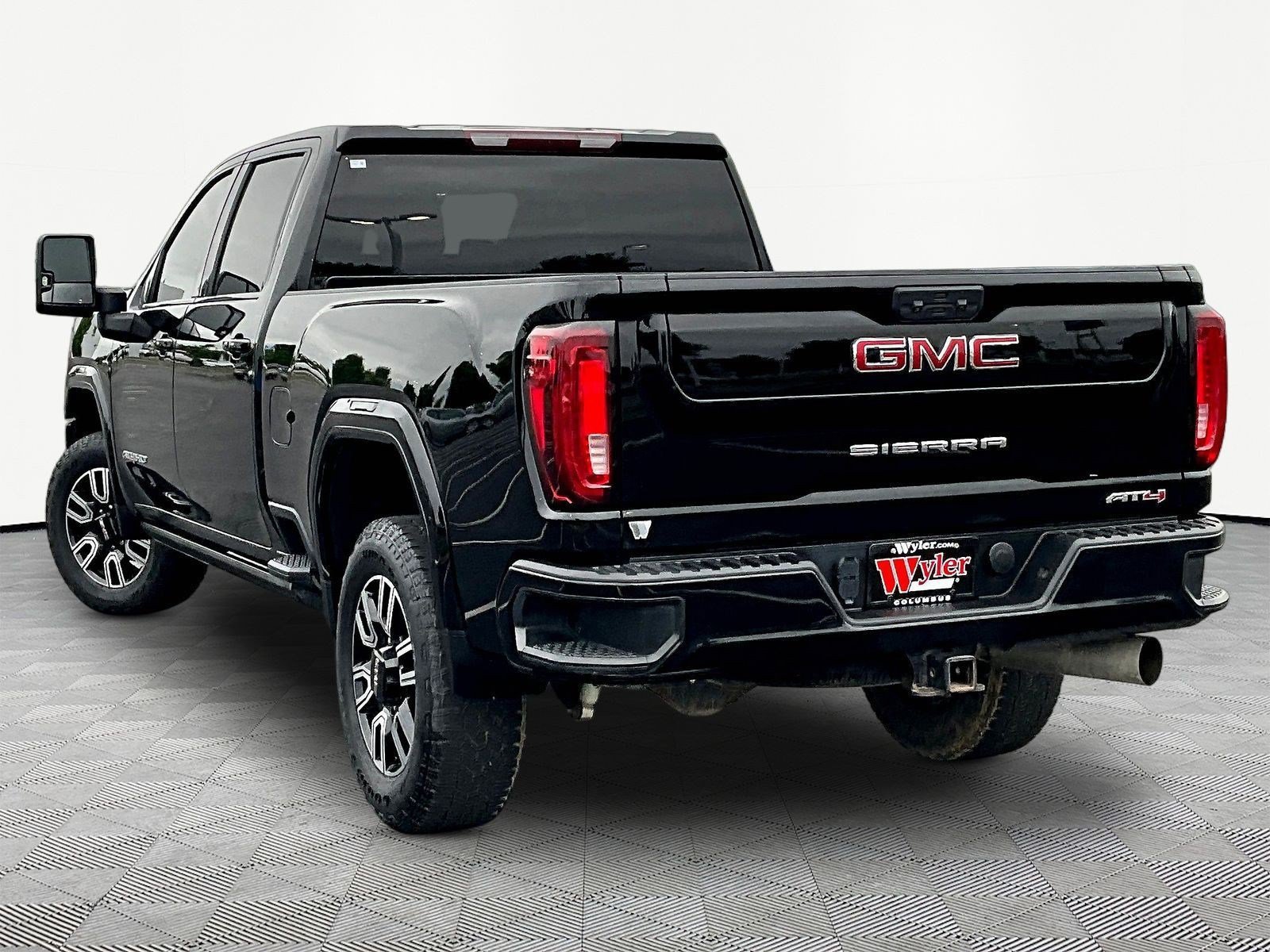Used 2022 GMC Sierra 2500 AT4 AWD/4WD image 4