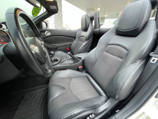 Used 2017 Nissan 370Z Touring Sport RWD image 19