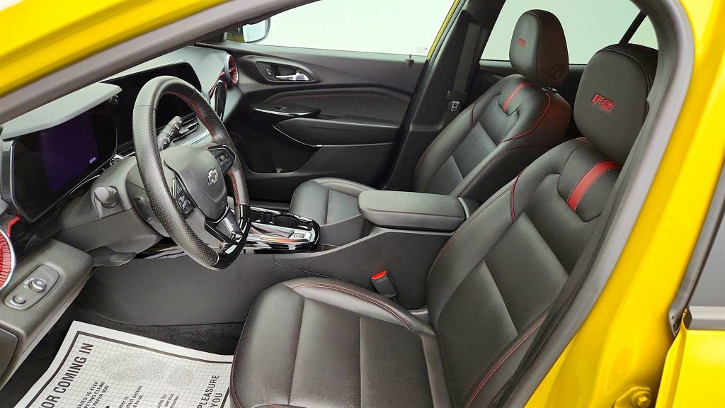 Used 2024 Chevrolet Trax RS w/ Driver Confidence Package FWD image 19